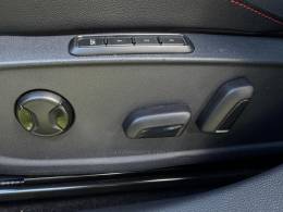 VOLKSWAGEN - JETTA - 2024/2024 - Branca - R$ 225.900,00