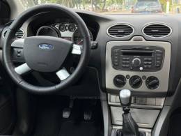 FORD - FOCUS - 2012/2013 - Branca - R$ 46.900,00