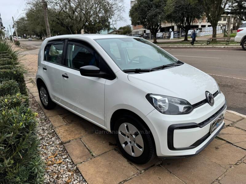 VOLKSWAGEN - UP - 2017/2018 - Branca - R$ 46.900,00