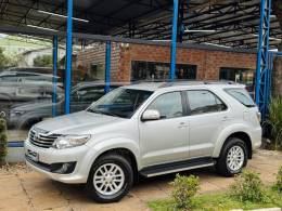 TOYOTA - HILUX SW4 - 2014/2015 - Prata - R$ 117.900,00