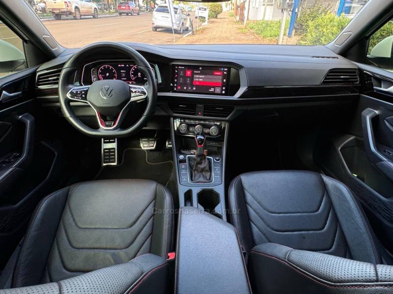 VOLKSWAGEN - JETTA - 2024/2024 - Branca - R$ 225.900,00