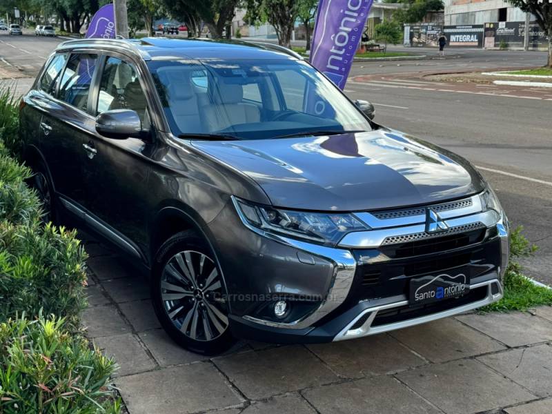 MITSUBISHI - OUTLANDER - 2018/2019 - Prata - R$ 159.900,00