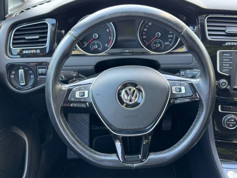 VOLKSWAGEN - GOLF - 2017/2017 - Branca - R$ 94.900,00