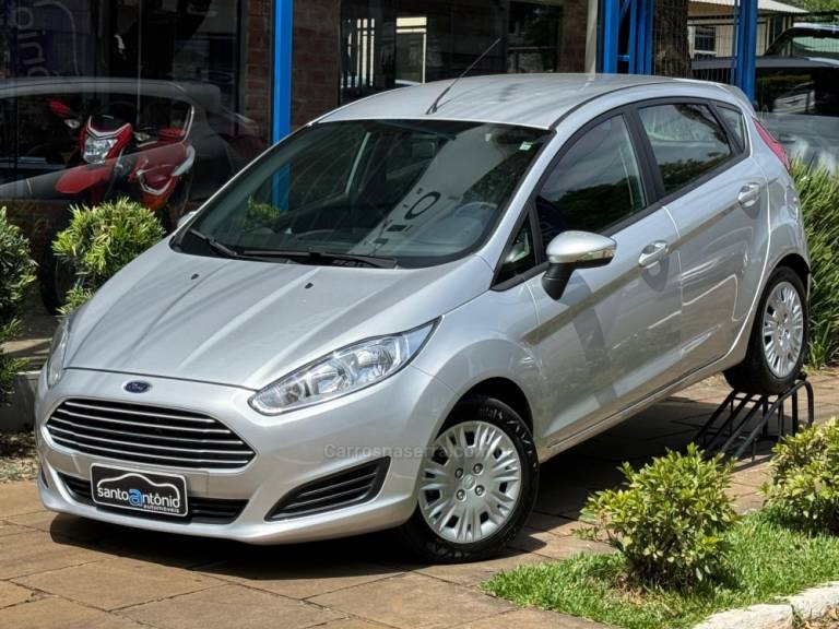 FORD - FIESTA - 2016/2017 - Prata - R$ 54.900,00