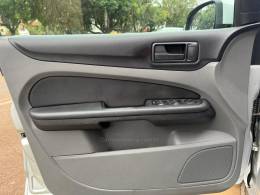 FORD - FOCUS - 2011/2012 - Prata - R$ 43.900,00