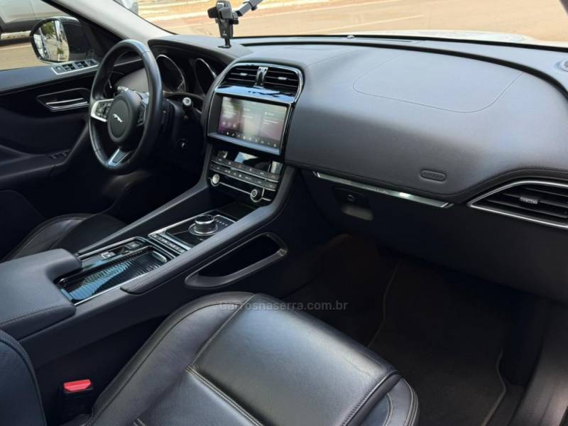 JAGUAR - F-PACE - 2019/2020 - Branca - R$ 189.900,00