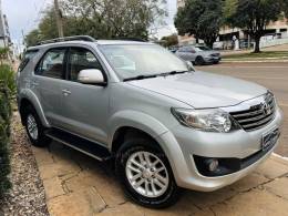 TOYOTA - HILUX SW4 - 2014/2015 - Prata - R$ 117.900,00