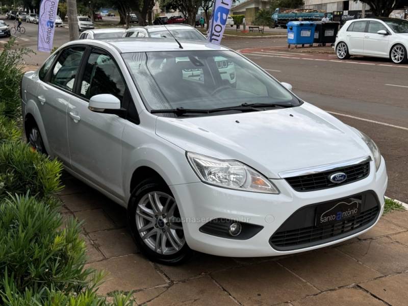FORD - FOCUS - 2012/2012 - Branca - R$ 41.900,00