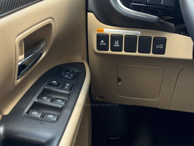 MITSUBISHI - OUTLANDER - 2018/2019 - Prata - R$ 159.900,00
