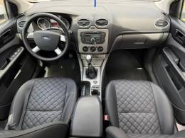 FORD - FOCUS - 2012/2013 - Branca - R$ 46.900,00