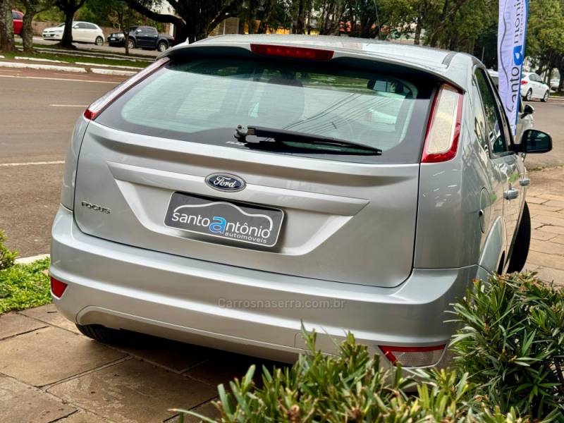 FORD - FOCUS - 2011/2012 - Prata - R$ 43.900,00