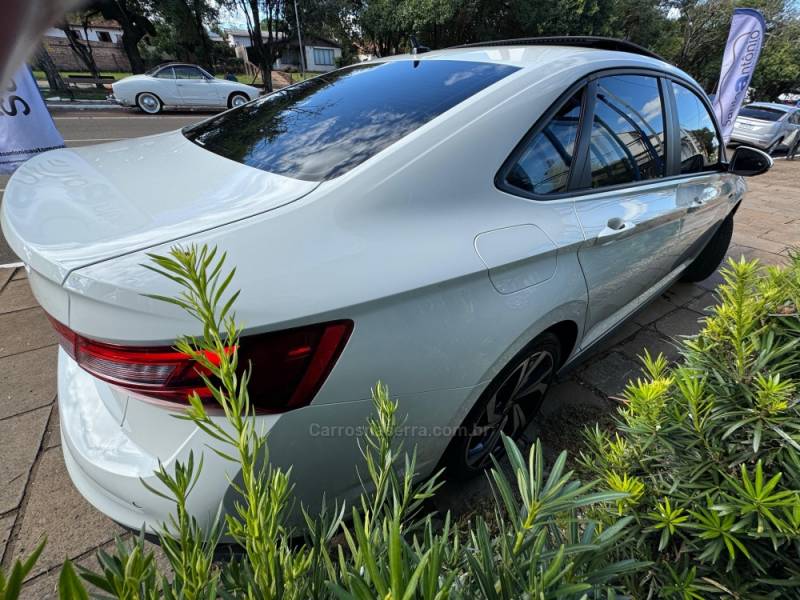 VOLKSWAGEN - JETTA - 2024/2024 - Branca - R$ 225.900,00