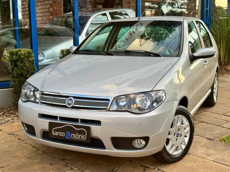 FIAT - PALIO - 2006/2007 - Prata - R$ 29.900,00