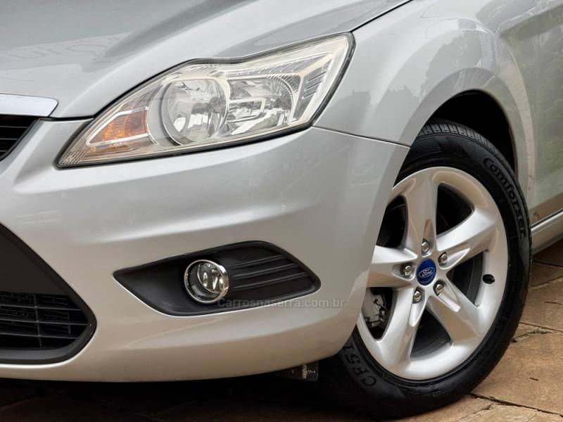 FORD - FOCUS - 2011/2012 - Prata - R$ 43.900,00