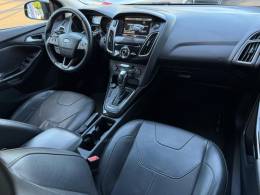 FORD - FOCUS - 2015/2016 - Preta - R$ 64.900,00