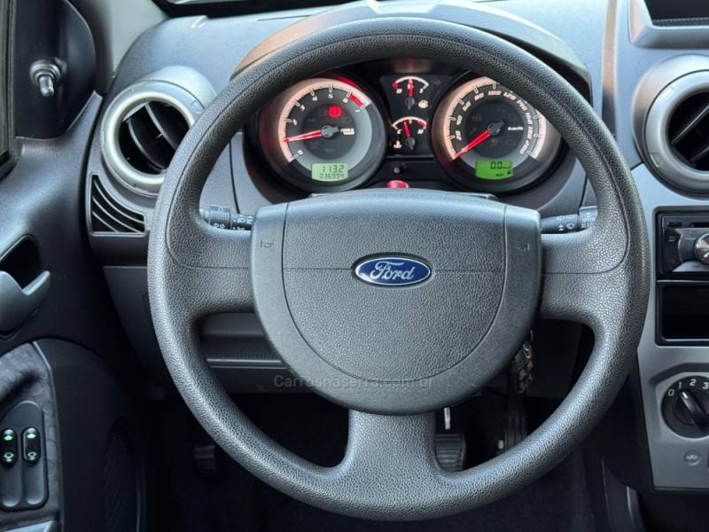 FORD - FIESTA - 2013/2013 - Prata - R$ 37.900,00