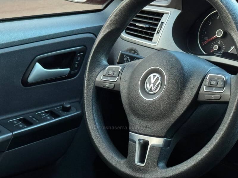 VOLKSWAGEN - FOX - 2015/2015 - Vermelha - R$ 45.900,00