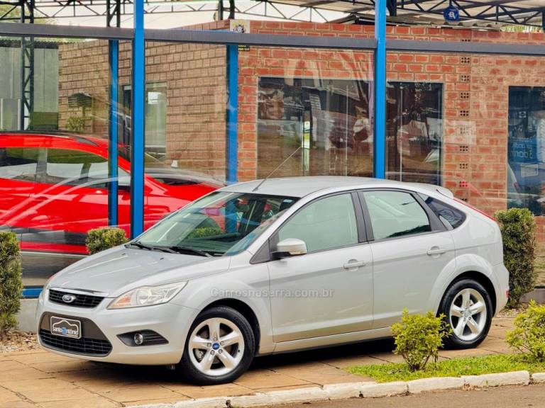 FORD - FOCUS - 2011/2012 - Prata - R$ 43.900,00