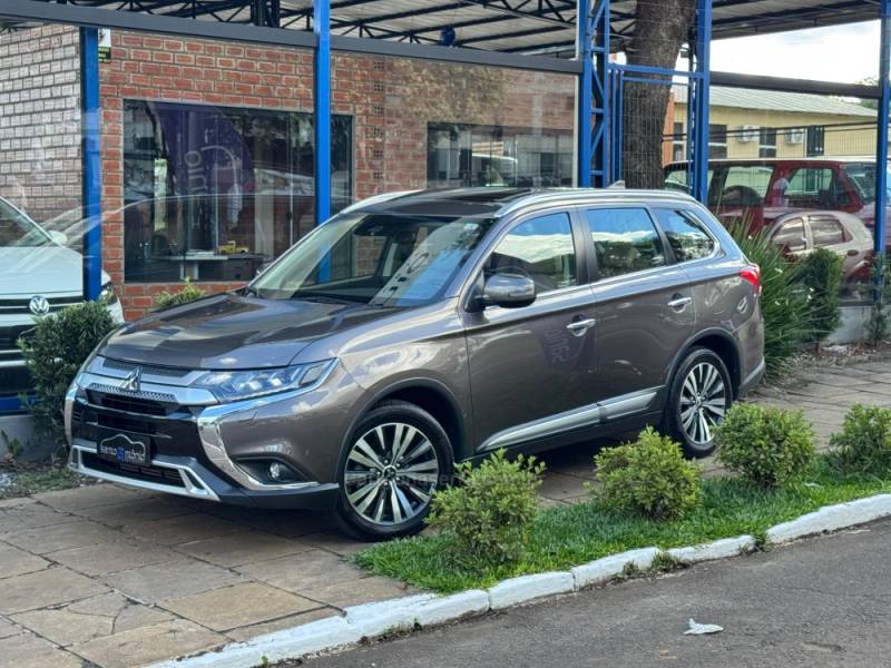 MITSUBISHI - OUTLANDER - 2018/2019 - Prata - R$ 159.900,00