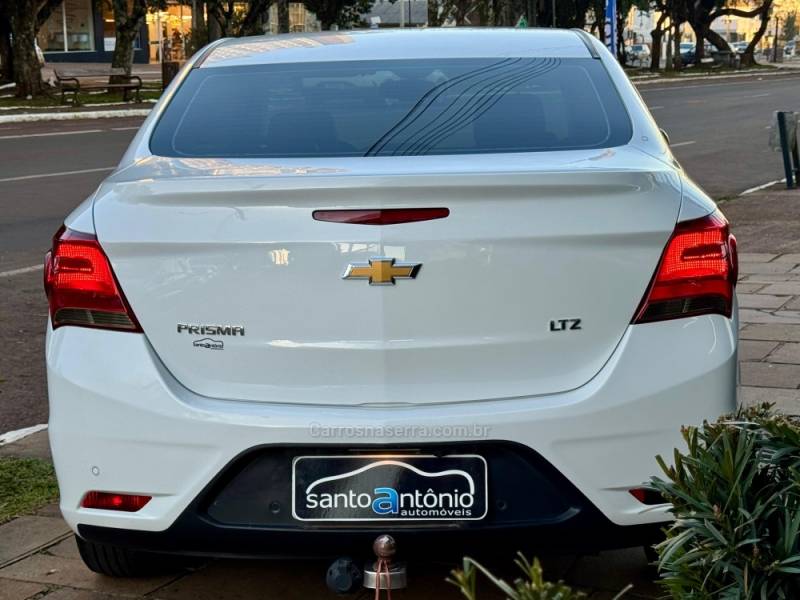 CHEVROLET - PRISMA - 2018/2019 - Branca - R$ 68.900,00