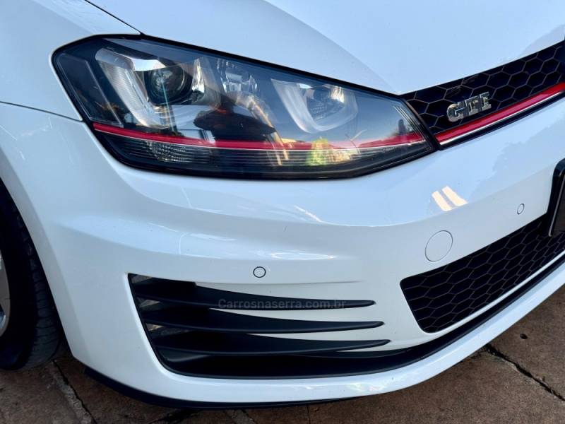 VOLKSWAGEN - GOLF - 2014/2015 - Branca - R$ 139.900,00