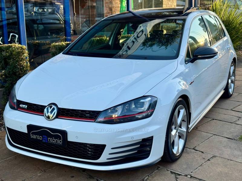VOLKSWAGEN - GOLF - 2014/2015 - Branca - R$ 139.900,00