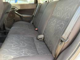 FORD - FOCUS - 2007/2008 - Prata - R$ 23.900,00