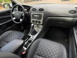 FORD - FOCUS - 2012/2013 - Branca - R$ 46.900,00