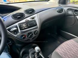 FORD - FOCUS - 2005/2005 - Vermelha - R$ 19.900,00