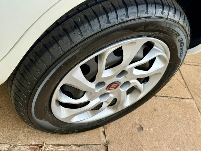 FIAT - UNO - 2021/2021 - Branca - R$ 46.900,00