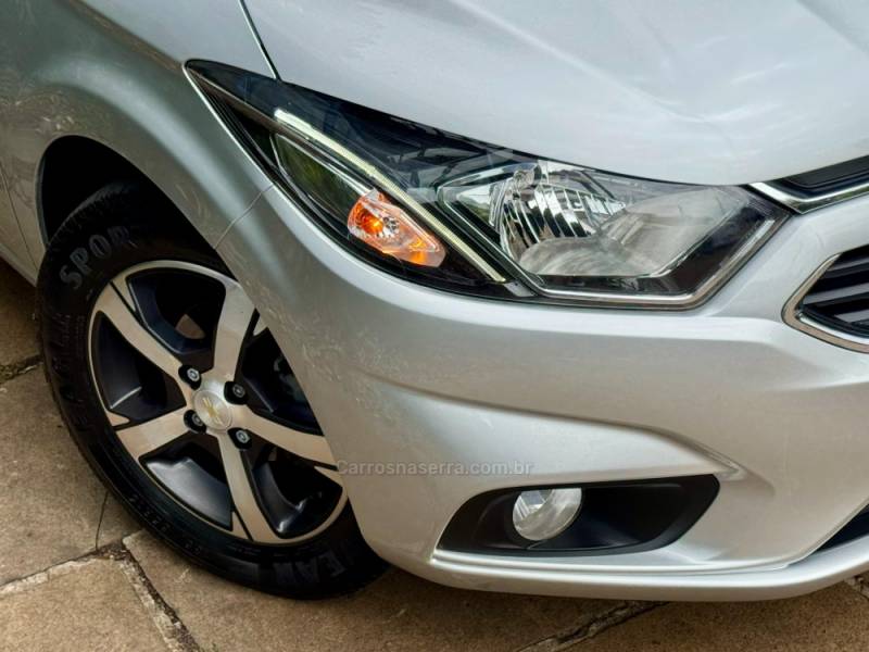 CHEVROLET - ONIX - 2017/2018 - Prata - R$ 67.900,00