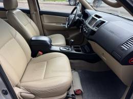 TOYOTA - HILUX SW4 - 2014/2015 - Prata - R$ 117.900,00