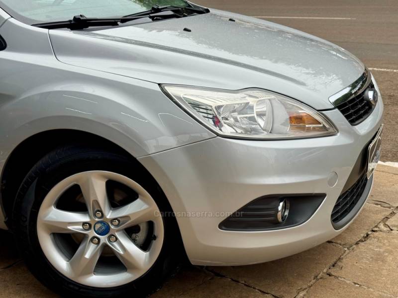 FORD - FOCUS - 2011/2012 - Prata - R$ 43.900,00