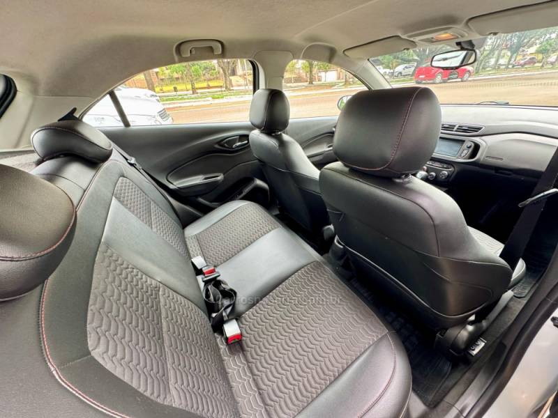 CHEVROLET - ONIX - 2017/2018 - Prata - R$ 67.900,00