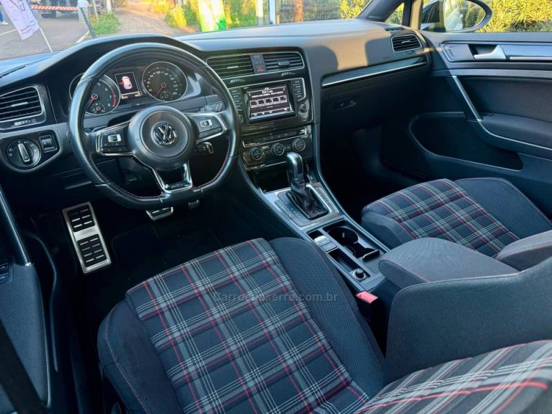 VOLKSWAGEN - GOLF - 2014/2015 - Branca - R$ 139.900,00
