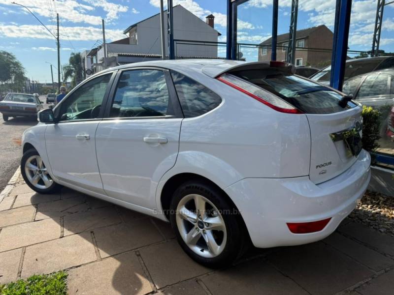 FORD - FOCUS - 2011/2011 - Branca - R$ 43.900,00
