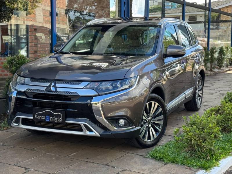 MITSUBISHI - OUTLANDER - 2018/2019 - Prata - R$ 159.900,00