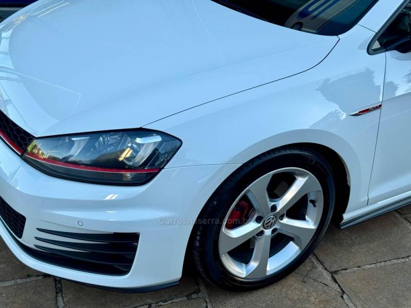 VOLKSWAGEN - GOLF - 2014/2015 - Branca - R$ 139.900,00