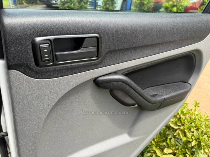 FORD - FOCUS - 2012/2013 - Branca - R$ 46.900,00