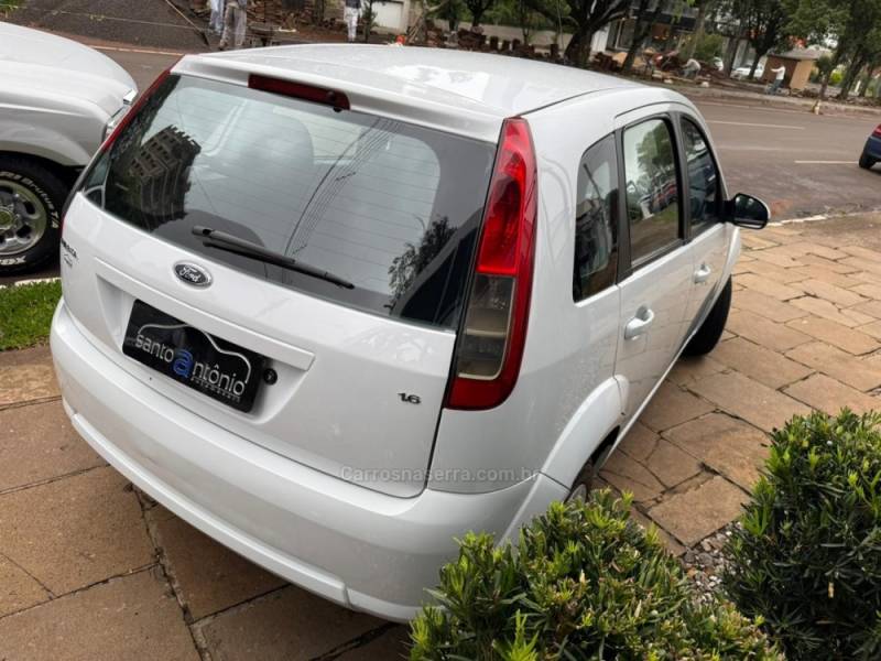 FORD - FIESTA - 2012/2013 - Branca - R$ 34.900,00
