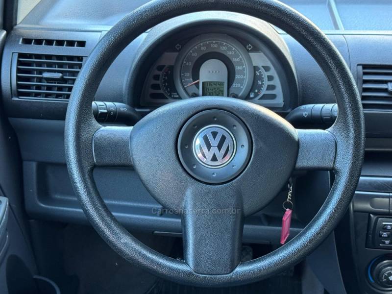 VOLKSWAGEN - FOX - 2004/2005 - Branca - R$ 27.900,00