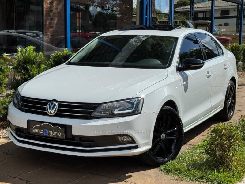 VOLKSWAGEN - JETTA - 2016/2016 - Branca - R$ 99.900,00