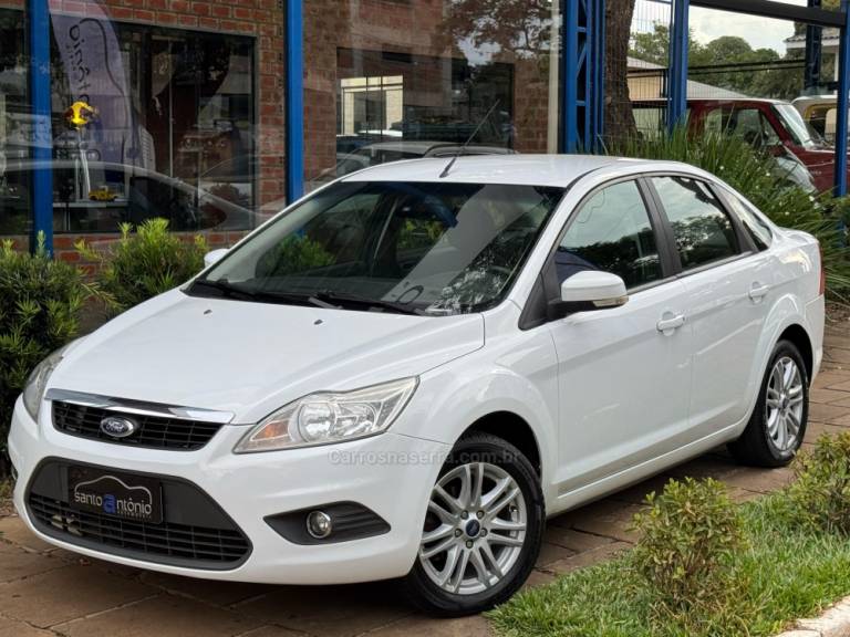FORD - FOCUS - 2012/2012 - Branca - R$ 41.900,00