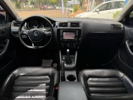 VOLKSWAGEN - JETTA - 2016/2016 - Branca - R$ 99.900,00