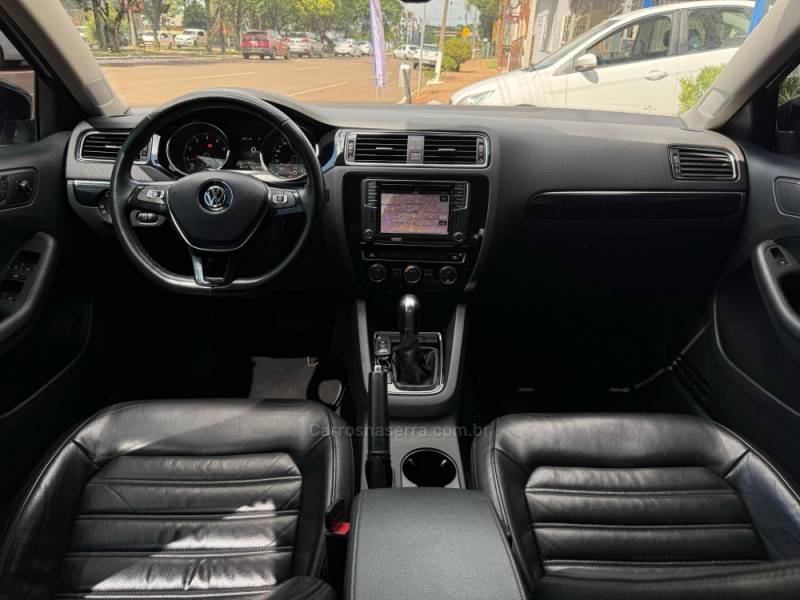 VOLKSWAGEN - JETTA - 2016/2016 - Branca - R$ 99.900,00