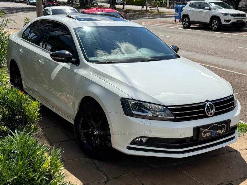 VOLKSWAGEN - JETTA - 2016/2016 - Branca - R$ 99.900,00