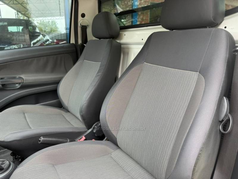 VOLKSWAGEN - SAVEIRO - 2013/2014 - Branca - R$ 46.900,00