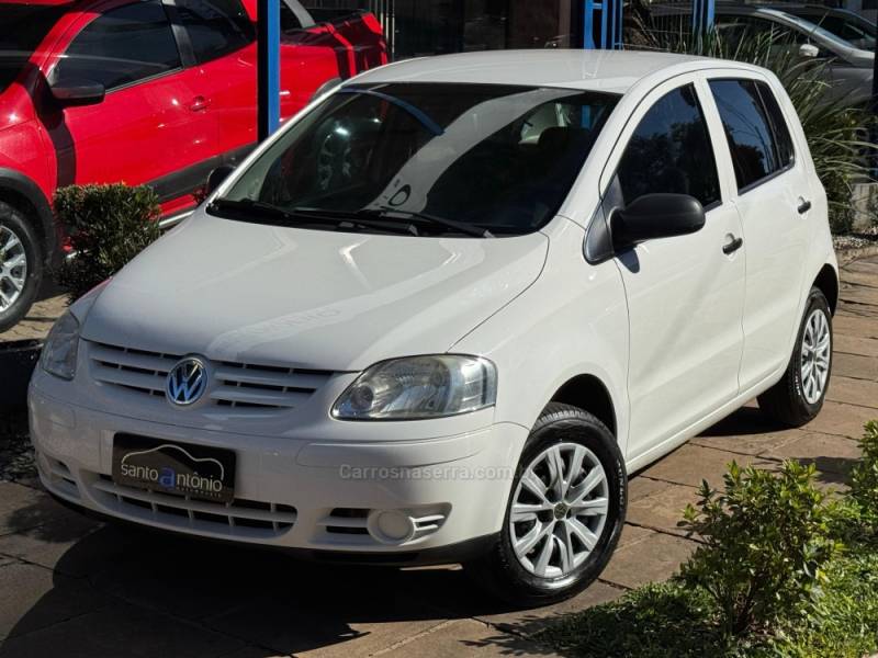 VOLKSWAGEN - FOX - 2004/2005 - Branca - R$ 27.900,00