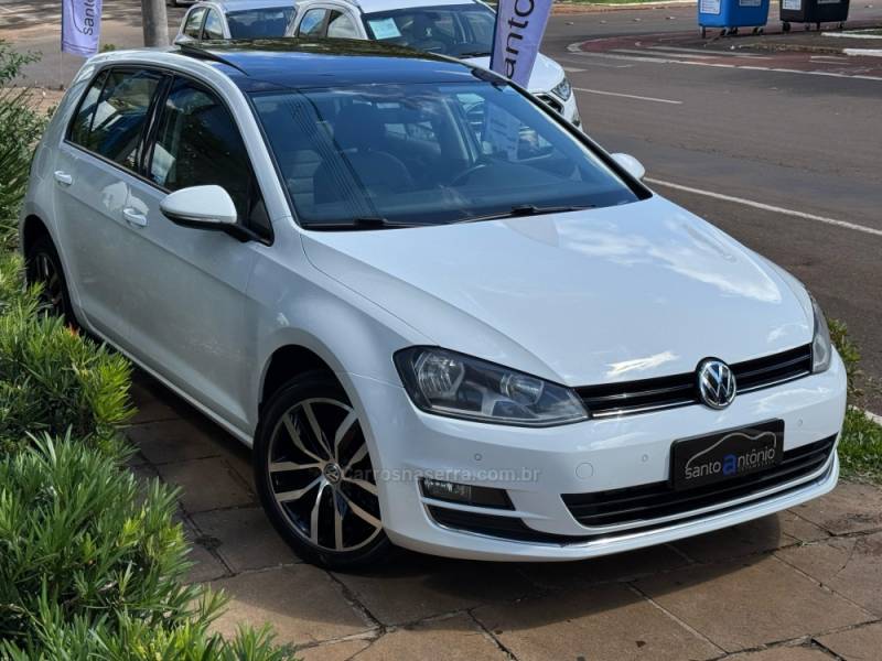 VOLKSWAGEN - GOLF - 2017/2017 - Branca - R$ 94.900,00