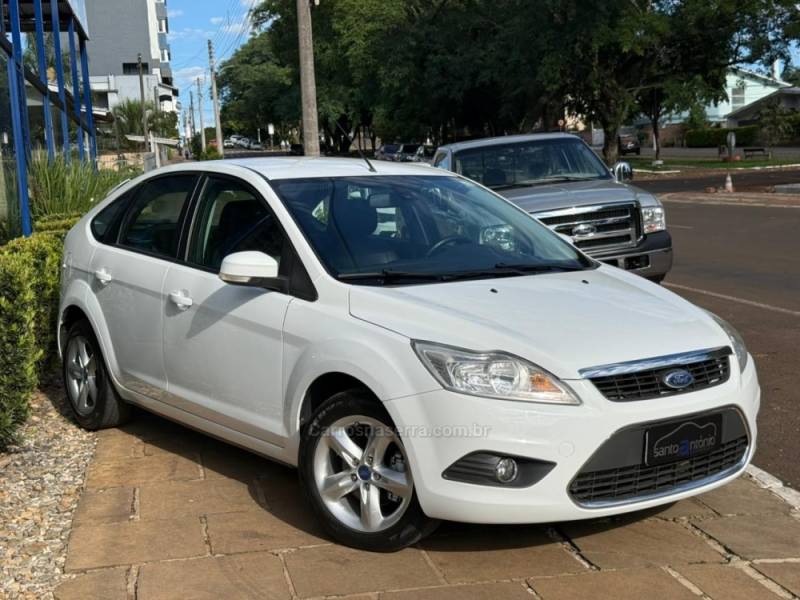 FORD - FOCUS - 2011/2011 - Branca - R$ 43.900,00